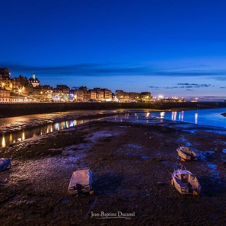 Idealement Situe "Le Studio" Les Locations Isahora Sont Aussi A 2 Pas Du Chateau D'Eu, Des Falaises Du Treport, De Mers Les Bains Et Aux Portes De La Baie De Somme Eu, 滨海塞纳省 外观 照片