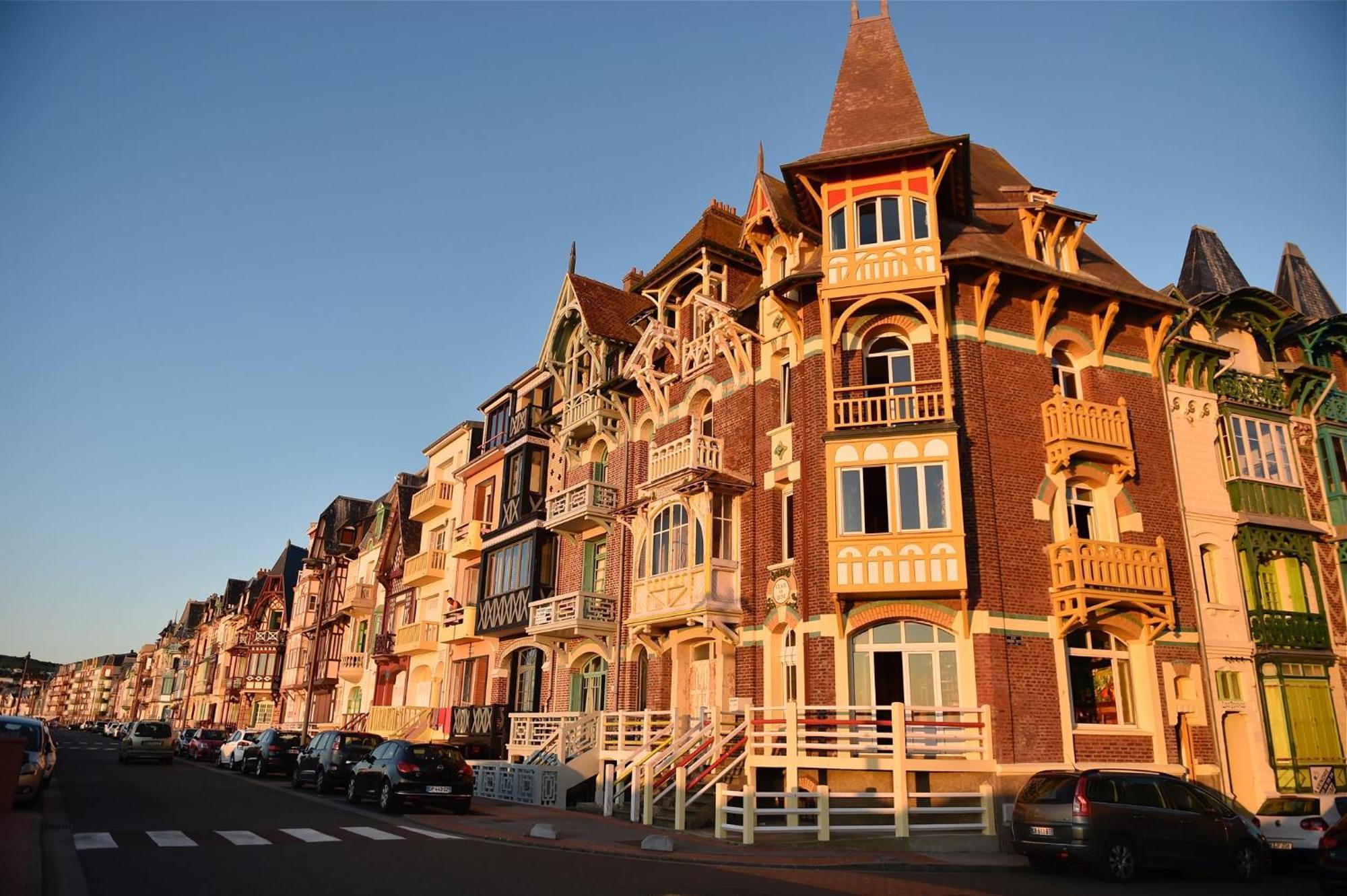 Idealement Situe "Le Studio" Les Locations Isahora Sont Aussi A 2 Pas Du Chateau D'Eu, Des Falaises Du Treport, De Mers Les Bains Et Aux Portes De La Baie De Somme Eu, 滨海塞纳省 外观 照片