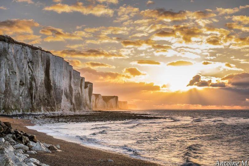 Idealement Situe "Le Studio" Les Locations Isahora Sont Aussi A 2 Pas Du Chateau D'Eu, Des Falaises Du Treport, De Mers Les Bains Et Aux Portes De La Baie De Somme Eu, 滨海塞纳省 外观 照片