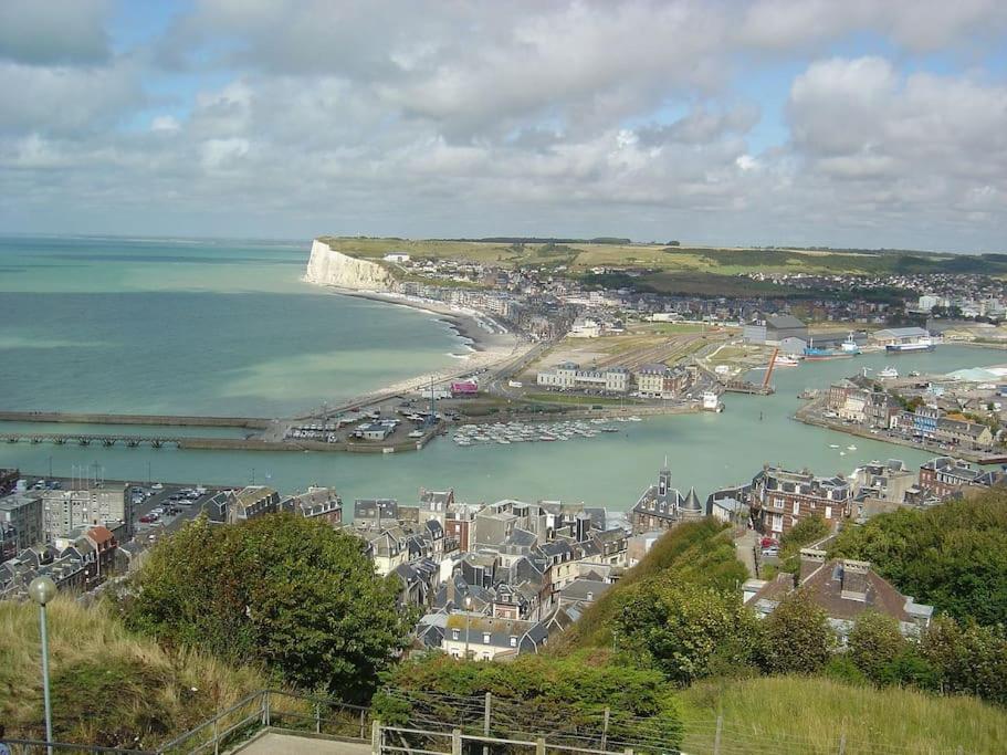 Idealement Situe "Le Studio" Les Locations Isahora Sont Aussi A 2 Pas Du Chateau D'Eu, Des Falaises Du Treport, De Mers Les Bains Et Aux Portes De La Baie De Somme Eu, 滨海塞纳省 外观 照片