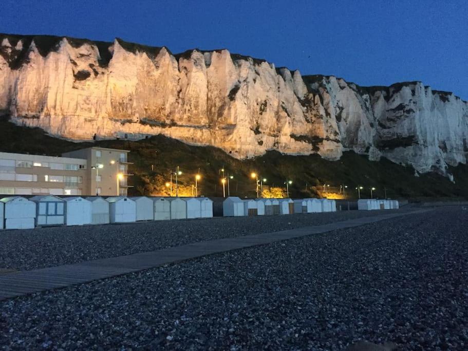 Idealement Situe "Le Studio" Les Locations Isahora Sont Aussi A 2 Pas Du Chateau D'Eu, Des Falaises Du Treport, De Mers Les Bains Et Aux Portes De La Baie De Somme Eu, 滨海塞纳省 外观 照片