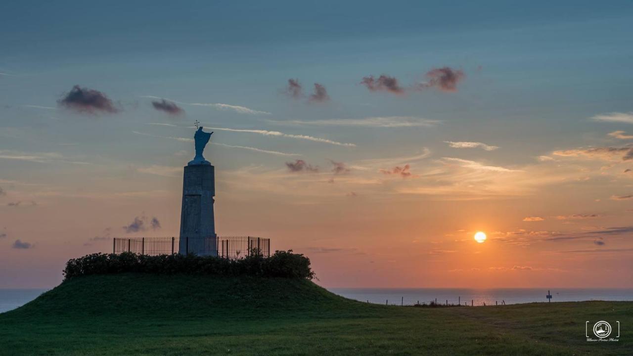 Idealement Situe "Le Studio" Les Locations Isahora Sont Aussi A 2 Pas Du Chateau D'Eu, Des Falaises Du Treport, De Mers Les Bains Et Aux Portes De La Baie De Somme Eu, 滨海塞纳省 外观 照片