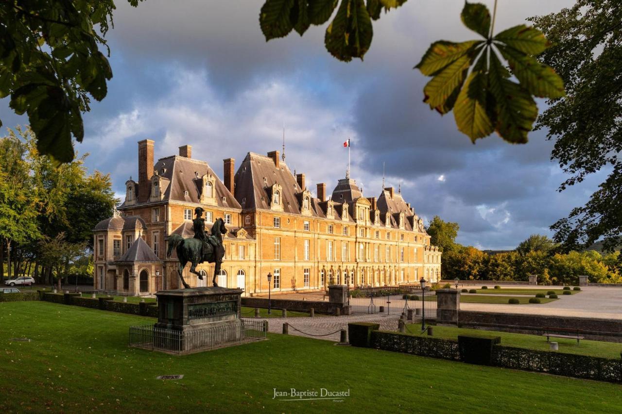 Idealement Situe "Le Studio" Les Locations Isahora Sont Aussi A 2 Pas Du Chateau D'Eu, Des Falaises Du Treport, De Mers Les Bains Et Aux Portes De La Baie De Somme Eu, 滨海塞纳省 外观 照片